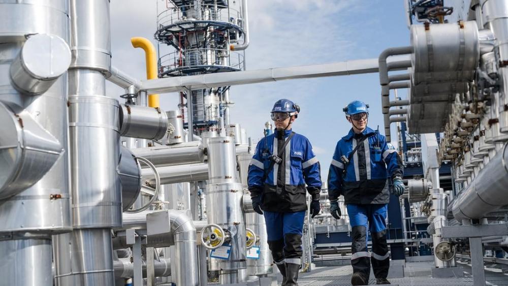 Importante petrolera rusa abandona casi por completo el uso del dólar en sus operaciones